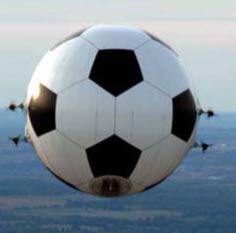 А аппарат Techsphere похож на огромный футбольный мяч - такая форма позволяет сделать аэростат максимально легким. 