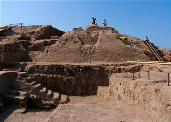 Руины храма, запечатлённые 10 ноября 2007 года (фото Reuters/Ignacio Alva).
