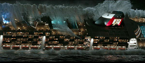 Кадр из фильма «Посейдон». Как ни удивительно, сцена катастрофы не так уж и далека от действительности