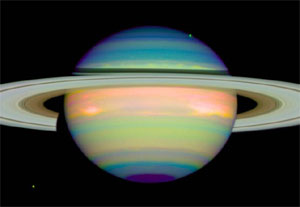 В кольцах Сатурна завелось нечто