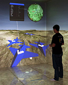 Аспирант университета Айовы Джейред Нутзон (Jared Knutzon) апробирует в C6 виртуальное управление группой беспилотных самолётов (фото с сайта iastate.edu).
