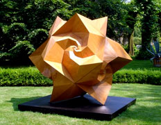 Эта скульптура (один из её соавторов, конечно же, Эрдели) выставлена в одном из голландских парков. Условное название её формы — спидроэдрон (фото с сайта spidron.hu).