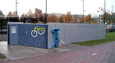 Bikedispenser в Арнеме носит торговую марку прокатной конторы OV-fiets (фото с сайта vccoost.nl).