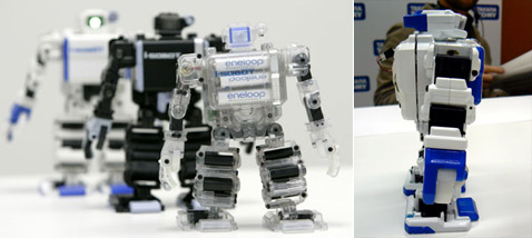 Одного из i-SOBOT сделали прозрачным, чтобы публика разглядела его крутые батарейки (фото с сайтов chinadaily.com.cn и robot.watch.impress.co.jp).