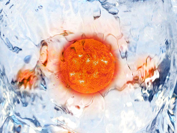 Солнце во льдах Коллаж: Олег Сендюрев/ «Вокруг света» по фотографиям Richard Sweet (SXC licence) и SOHO/ NASA, ESA.