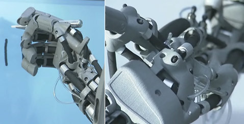 Пальцы, ладонь и предплечье робота при близком рассмотрении на человеческие не похожи. И всё же в своём строении они куда больше сходны с прототипом, чем большинство прежних моделей рук-манипуляторов (кадры Festo).