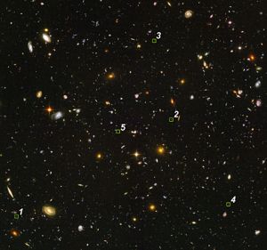 Участок неба с пятью из девяти самых малых галактик (изображение Space.com)