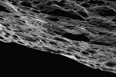 Астрономы получили снимки одного из самых загадочных космических тел - луны Сатурна