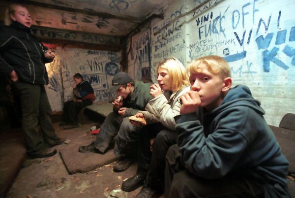 В крупных российских городах среди учащихся старших классов курят приблизительно 45% мальчиков и 28% девочек. Данные статистики подтверждают: если человек не закурил в школе, в большинстве случаев он не закурит уже никогда. Фото (Creative Commons license): Artem kr4gin.