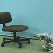 Этот робот умеет вскакивать не только на офисные стулья, но и на любые другие (видео awesomo2001/youtube.com).