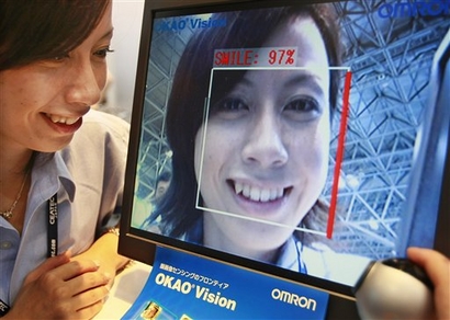 Технология "Omron" измеряет улыбки