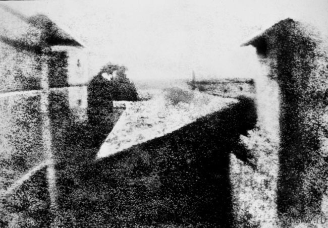 Вид из окна мастерской, 1826 г. 
Первая фотография в мире
