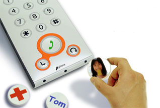 Для набора номера необходимо приложить соответствующий значок к кнопке звонка и нажать.