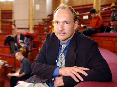 Тим Бернерс-Ли (Tim Berners-Lee). он первым придумал словосочетание «Всемирная паутина» World Wide Web