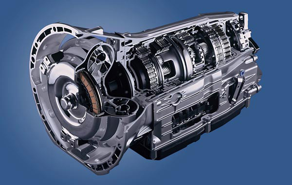 Первая семиступенчатая автоматическая коробка передач с гидротрансформатором созданна в конструкторском бюро Mercedes-Benz. Выглядит устрашающе, зато обеспечивает плавность хода и экономит топливо. Фото: DaimlerChrysler