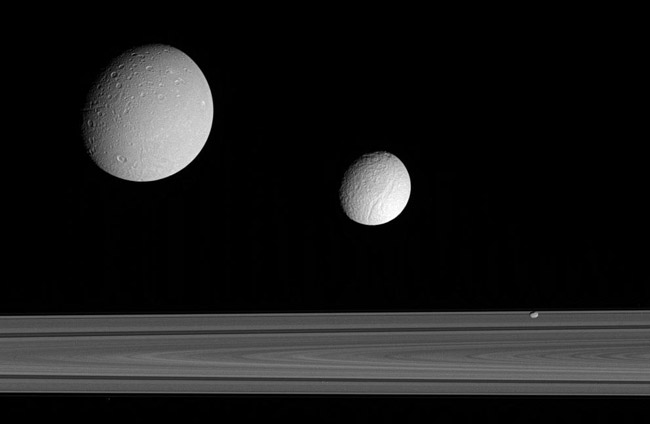 Снимок кассини: Cassini: Диона, Тетис и Пандора