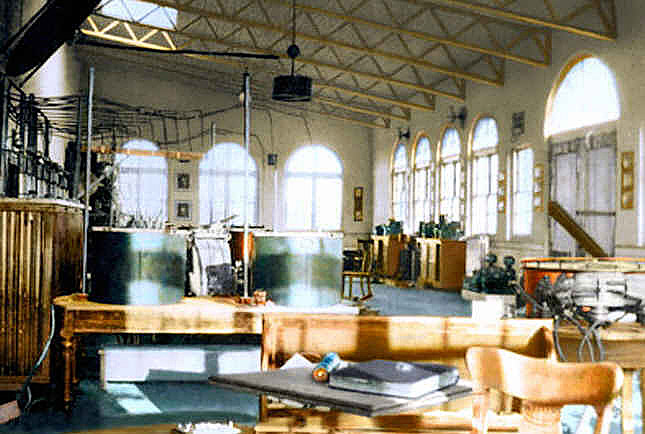 Интерьер лаборатории Wardenclyffe - 1903 год.<br />

