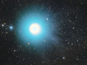 Комета Холмса 31 октября 2007 года. Фото Михаэля Егера (Michael Jaeger).