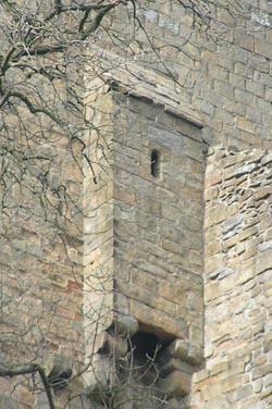 В средние века с канализацией было много проще: нечистоты из замка просто сливались в крепостной ров. 
