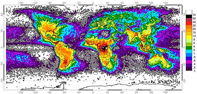 Частота молний в мире. Шкала справа проградуирована в штуках на квадратный километр в год, усреднённых по 11 годам наблюдения со спутника TRMM (иллюстрация NASA/MSFC).